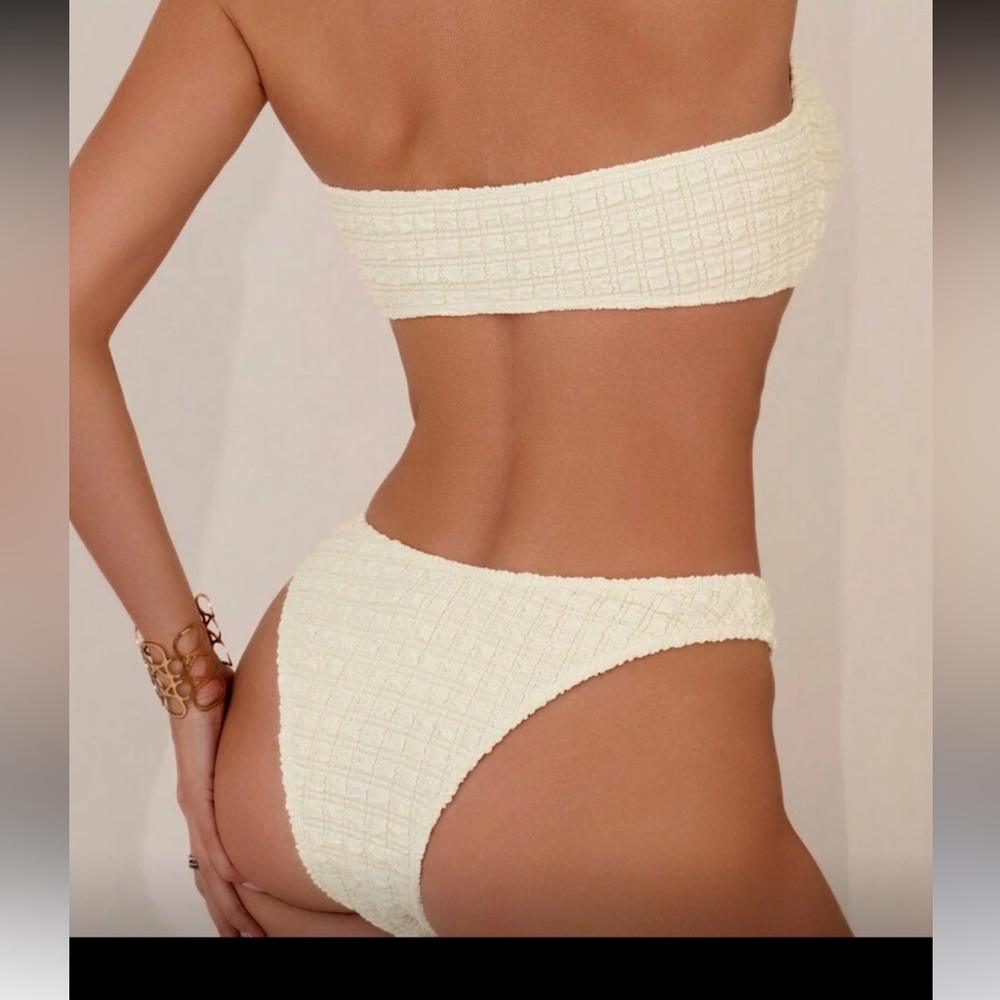 Elegant Cream Textured Bikini Set - Picture 2 of 6